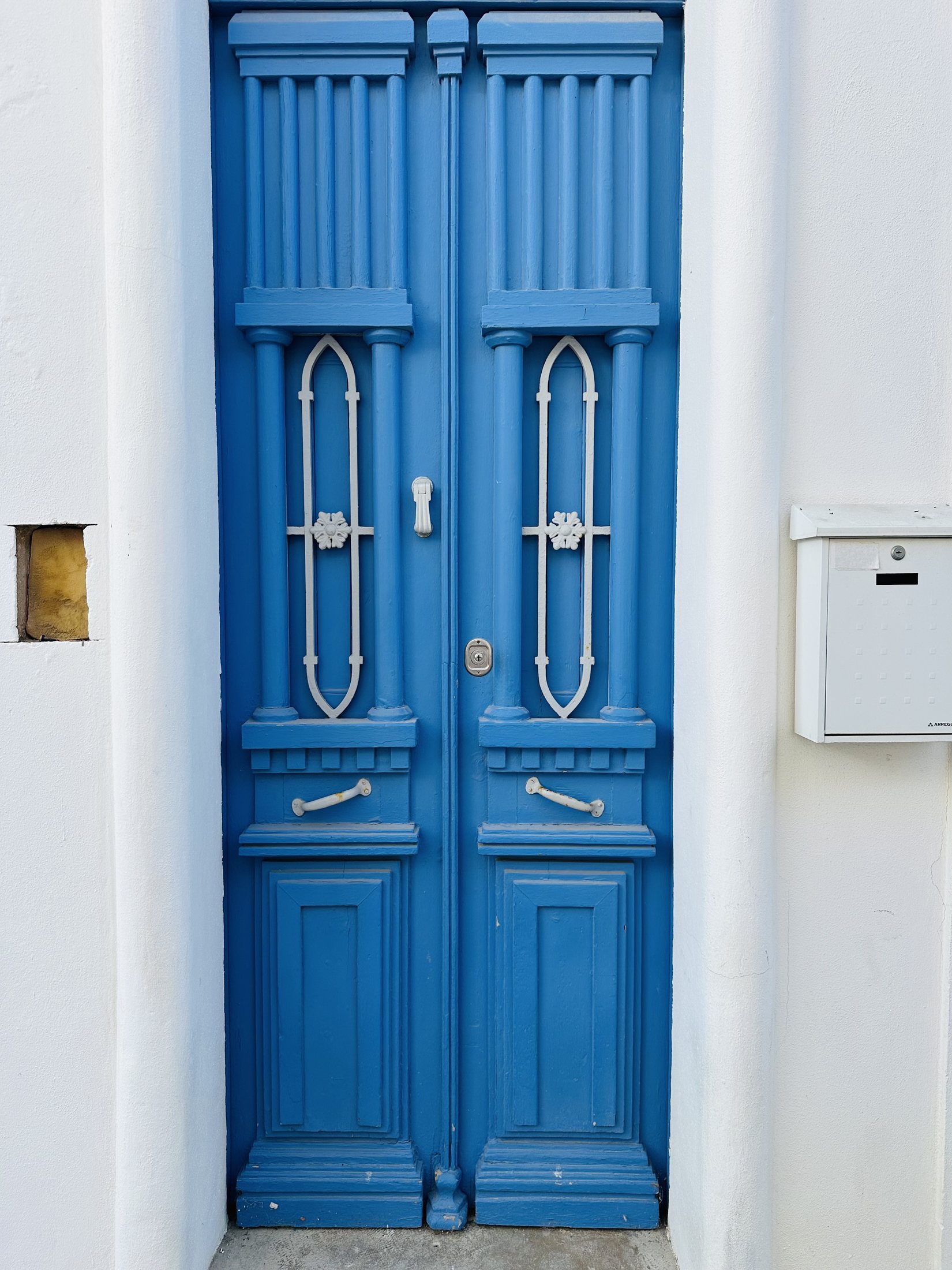 Traditional blue front door of Casa Rei Azul
